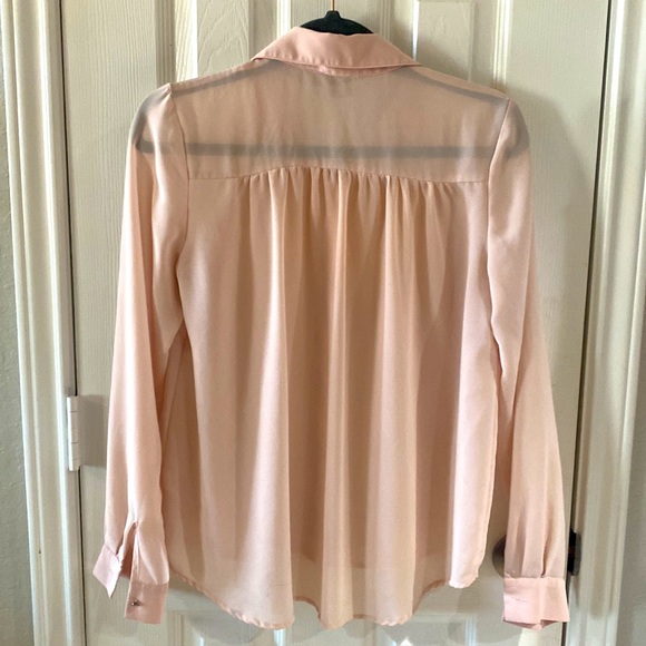 Beautiful Sis Sis/ brand sheer light Pink Blouse w/stud detailing on Collar. ND - Picture 9 of 13